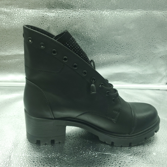 Via giulia Shoes - Via giulia women's lace-up black Bootie Sz 10